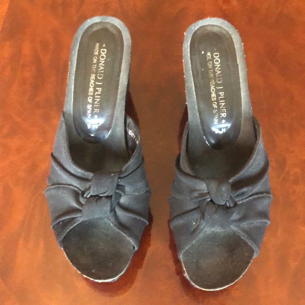 Upper=fabric knot/leather lined, cork footbed, platform 1” & 3.5”, leather sole